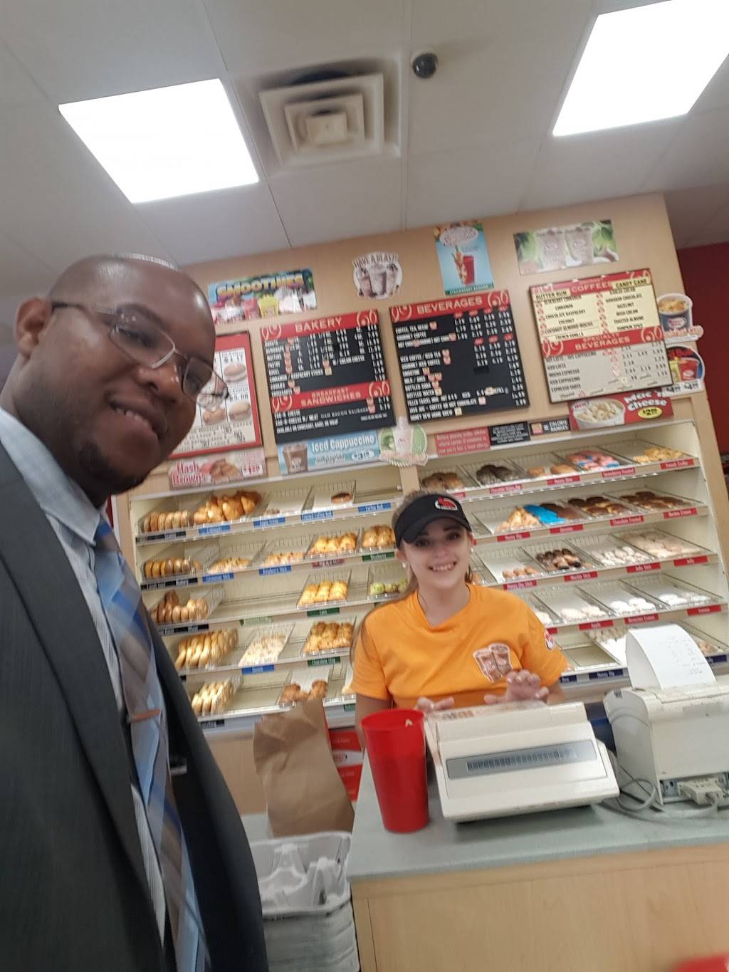 Honey Dew Donuts | bakery | 118 Prospect St, Milford, MA 01757, USA | 5084782619 OR +1 508-478-2619