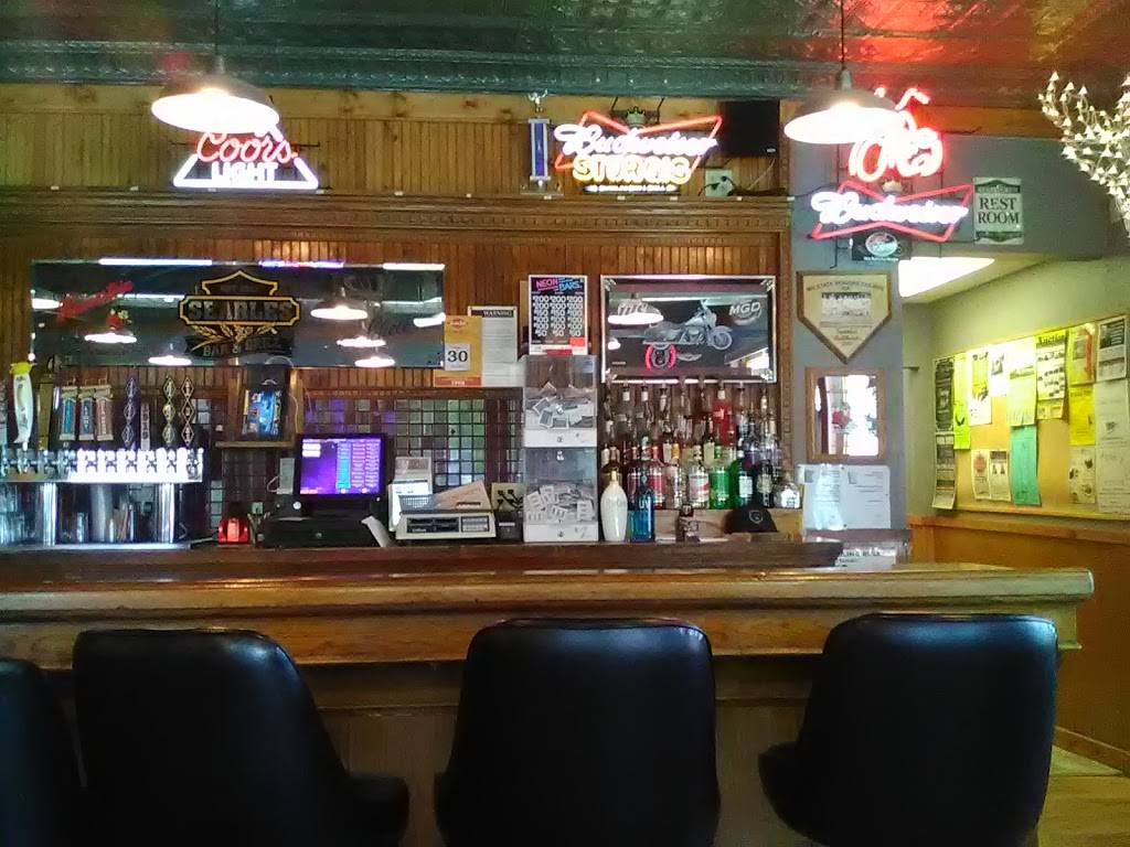 Searles Bar & Grill | restaurant | 13014 Main St, New Ulm, MN 56073, USA | 5073597699 OR +1 507-359-7699