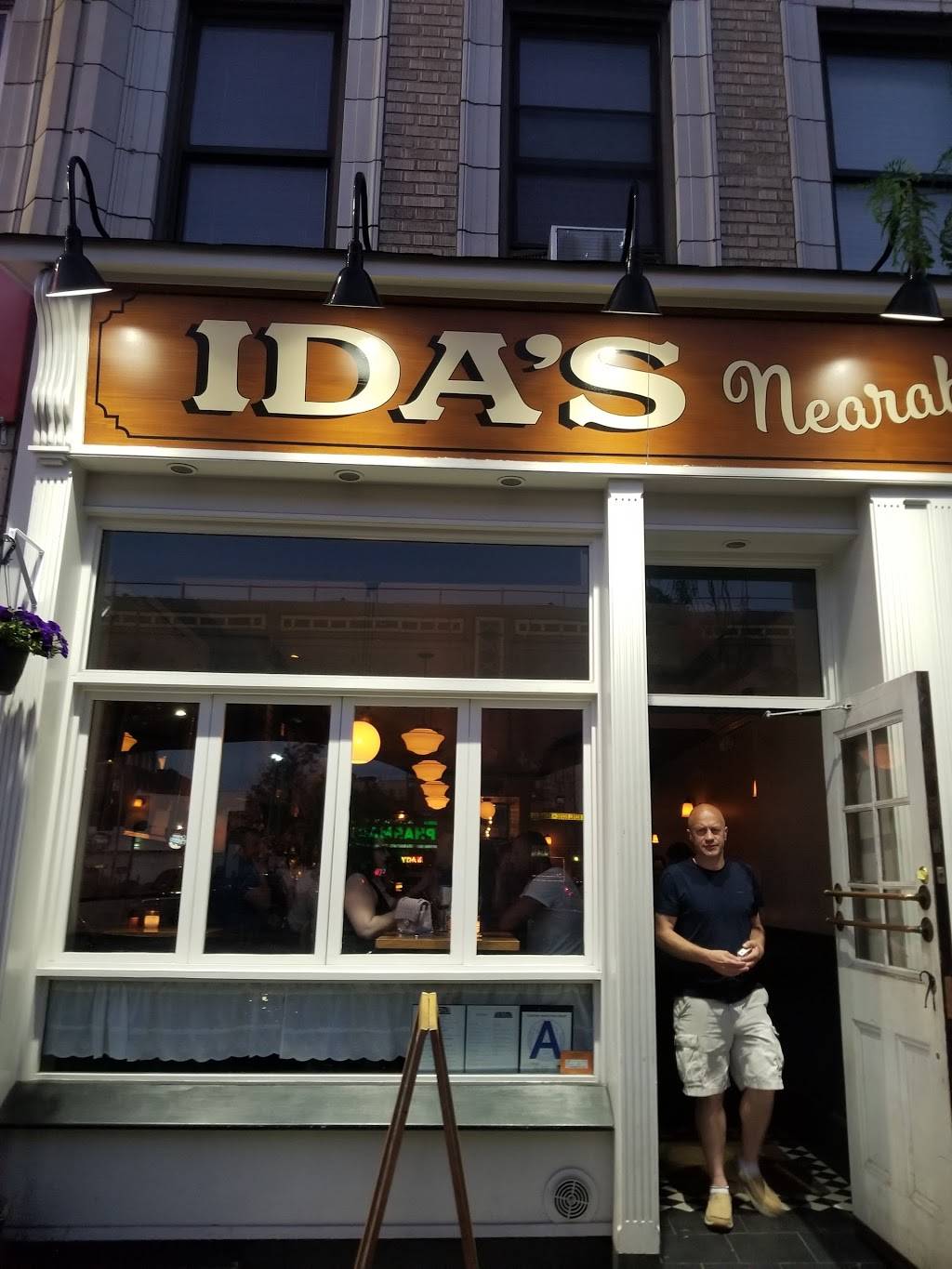 Idas Nearabout | restaurant | 43-13 Queens Blvd, Sunnyside, NY 11104, USA | 7184331916 OR +1 718-433-1916