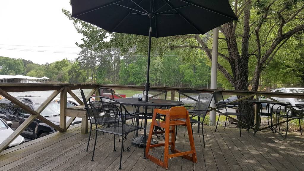 Steve’s Landing Waterfront Grill | restaurant | 1145 Poling Cir, Soddy-Daisy, TN 37379, USA | 4233324098 OR +1 423-332-4098