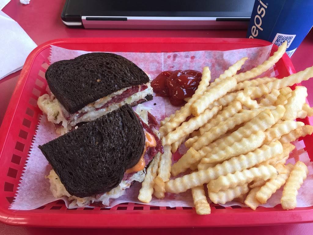 Hansens Dairy & Deli | meal takeaway | 620 Gray St, Green Bay, WI 54303, USA | 9204994800 OR +1 920-499-4800