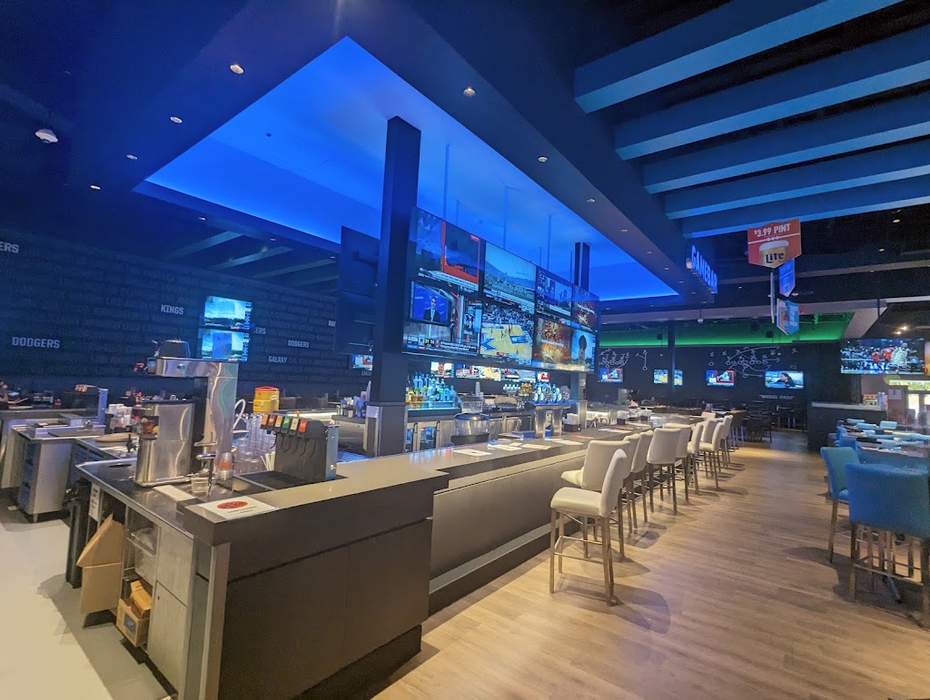 Dave & Busters Bakersfield | restaurant | 1914 Wible Rd, Bakersfield, CA 93304, USA | 6612829800 OR +1 661-282-9800
