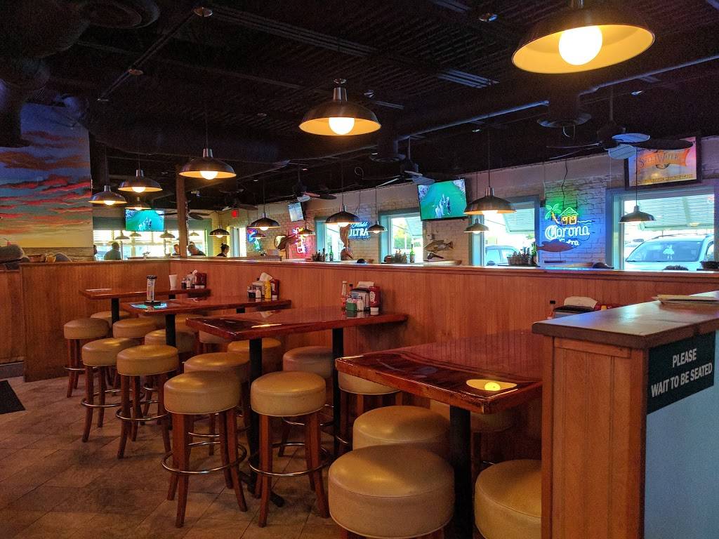 Mr Manatees Casual Grille | restaurant | 30 Royal Palm Pt., Vero Beach, FL 32960, USA | 7725699151 OR +1 772-569-9151