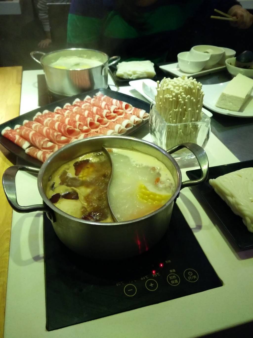 Shell Cove | restaurant | 83-02 Broadway, Elmhurst, NY 11373, USA | 7185026668 OR +1 718-502-6668