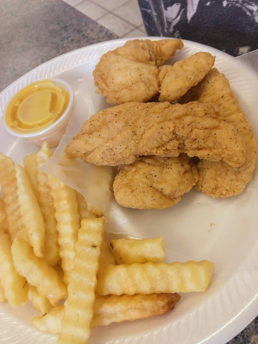 Gwen & Frannys Fried Chicken | restaurant | 22141 Whyte Hardee Blvd, Hardeeville, SC 29927, USA | 8437846080 OR +1 843-784-6080
