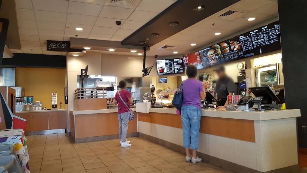 McDonalds | cafe | 200 Skokie Blvd, Northbrook, IL 60062, USA | 8477159375 OR +1 847-715-9375