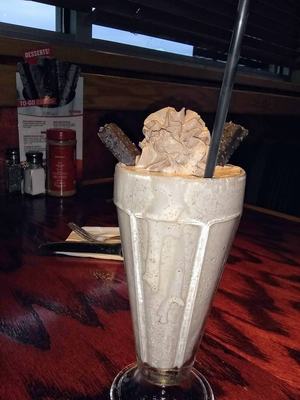 Red Robin Gourmet Burgers and Brews | restaurant | 1891 E Parks Hwy, Wasilla, AK 99654, USA | 9073737373 OR +1 907-373-7373