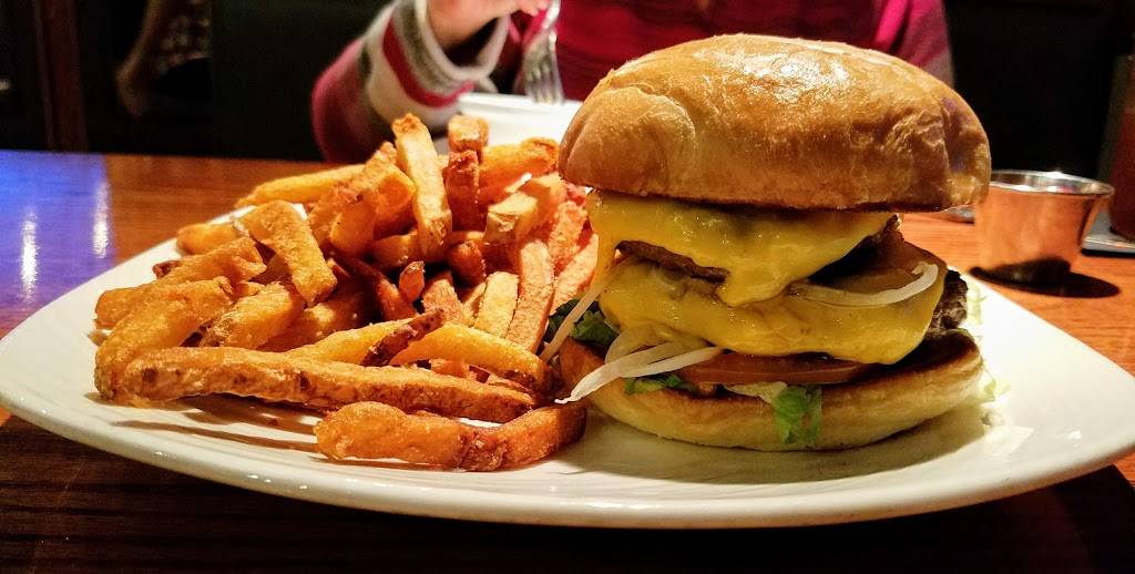 Leesburg Public House | restaurant | 962 Edwards Ferry Rd NE, Leesburg, VA 20176, USA | 7037776333 OR +1 703-777-6333