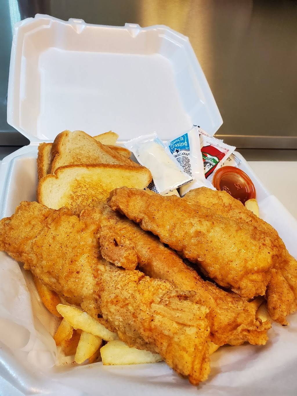 Catfish place | restaurant | 8912 Lake June Rd, Dallas, TX 75217, USA | 2146432434 OR +1 214-643-2434