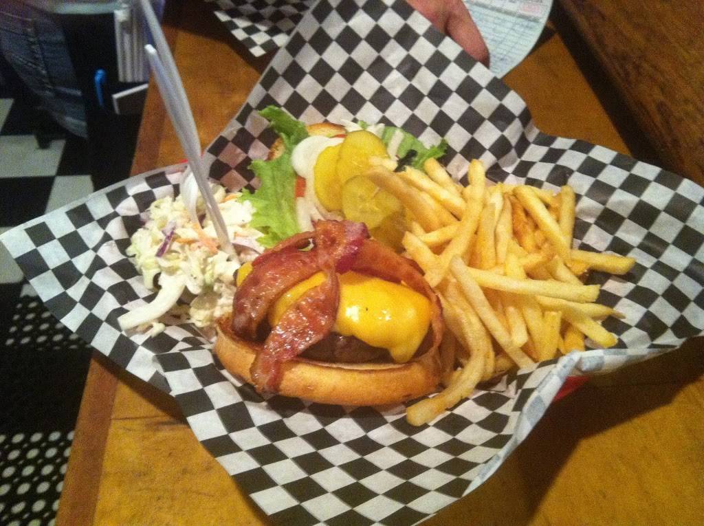 Brickyard Lounge and Grill | restaurant | 747 W International Speedway Blvd, Daytona Beach, FL 32114, USA | 3862532270 OR +1 386-253-2270