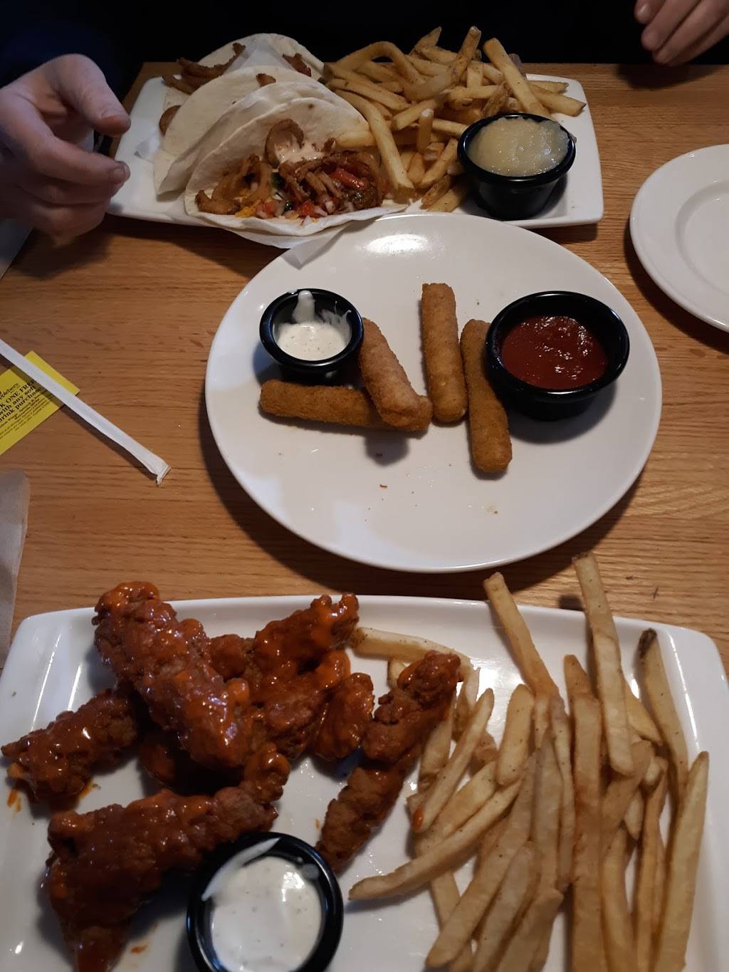 Applebees Grill + Bar | restaurant | 2440 Ontario Dr, St Johns, MI 48879, USA | 9892242706 OR +1 989-224-2706