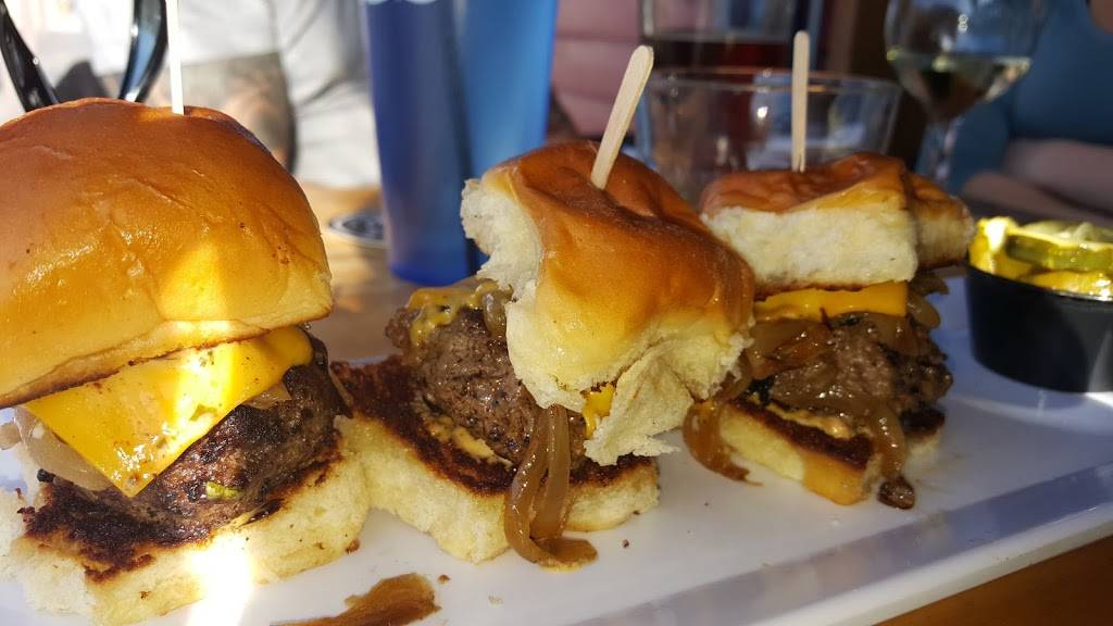 Harbor Town Pub | night club | 1125 Rosecrans St, San Diego, CA 92106, USA | 6192241321 OR +1 619-224-1321