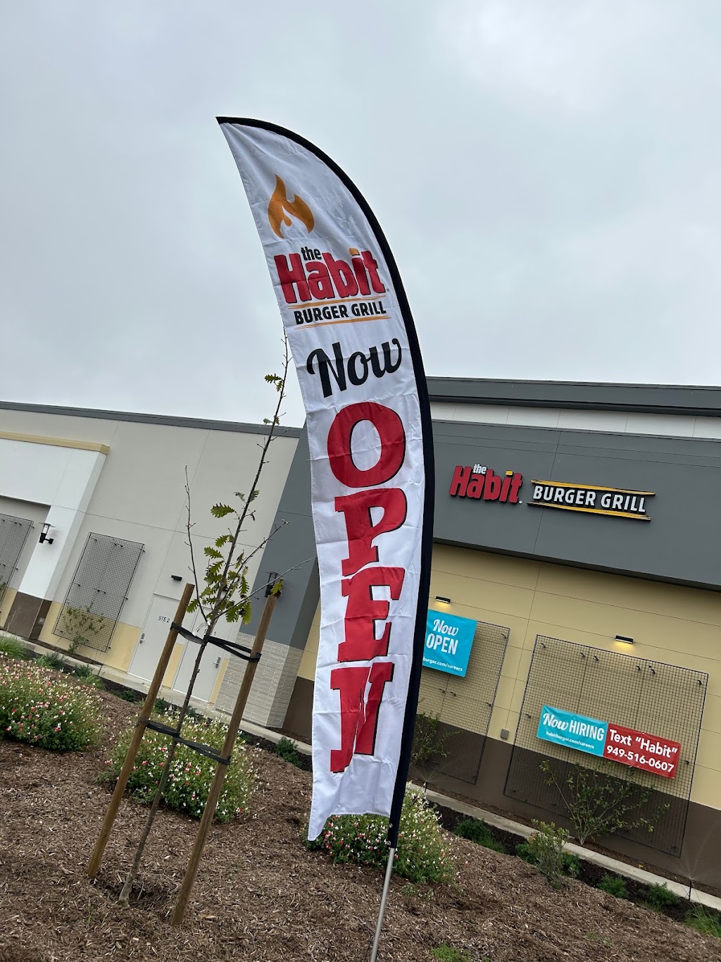 The Habit Burger Grill | restaurant | 999 Main St Suite 1, Watsonville, CA 95076, USA | 8312760190 OR +1 831-276-0190