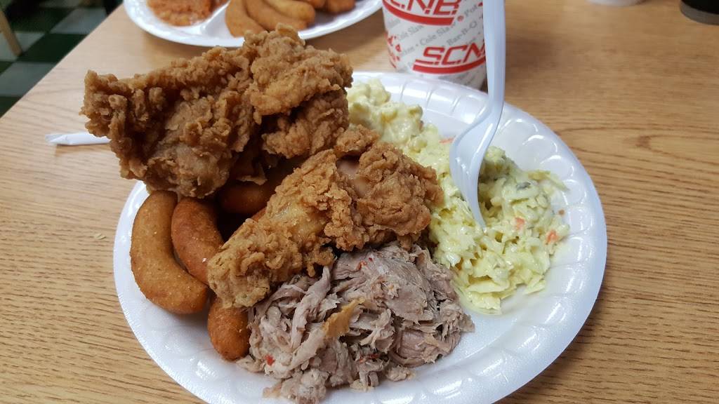 Smithfields Chicken N Bar-B-Q | restaurant | 402 Plaza Dr, Laurinburg, NC 28352, USA | 9102668700 OR +1 910-266-8700