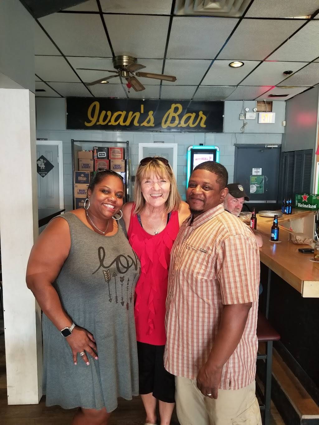 Ivans Bar | restaurant | 7188 Dorchester Rd, Niagara Falls, ON L2G 5V6, Canada | 9053574826 OR +1 905-357-4826