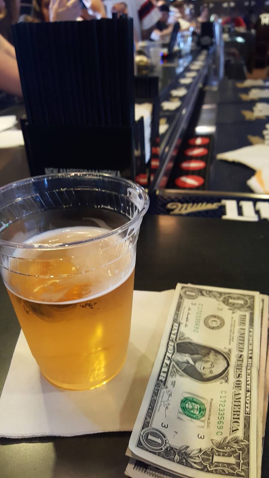 ChiSox Bar & Grill | restaurant | 320 W 35th St, Chicago, IL 60616, USA | 3126745860 OR +1 312-674-5860