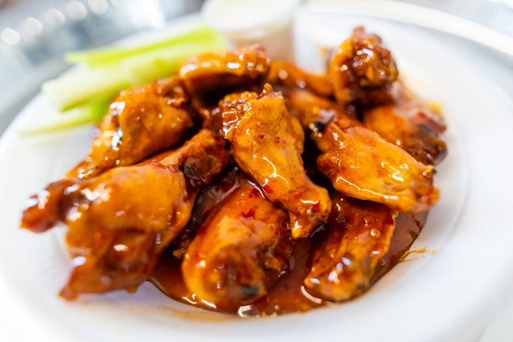 Saks Wing Shak | restaurant | 3911 Brainerd Rd, Chattanooga, TN 37411, USA | 4234999959 OR +1 423-499-9959
