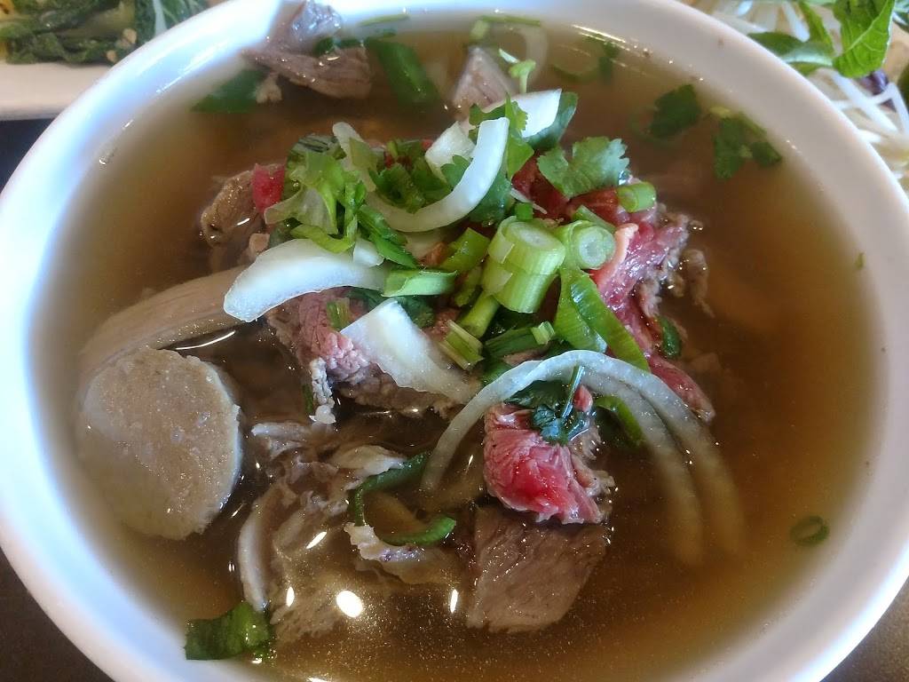 Bong Lua Vietnamese Restaurant 禾花 | restaurant | 2572 Birchmount Rd, Scarborough, ON M1T 2M5, Canada | 6473510809 OR +1 647-351-0809