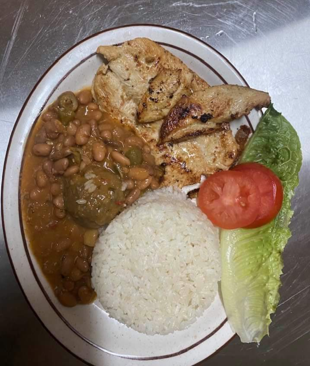 El batey cafe | restaurant | 2525 N Laramie Ave, Chicago, IL 60639, USA | 7734137403 OR +1 773-413-7403