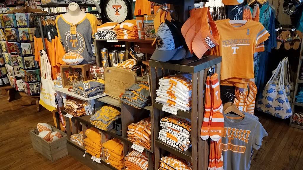 Cracker Barrel Old Country Store | restaurant | 716 N Campbell Station Rd, Knoxville, TN 37934, USA | 8656751446 OR +1 865-675-1446