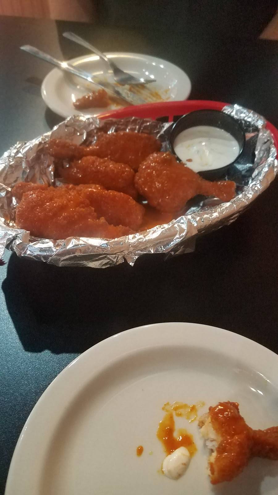 Chickens Place | restaurant | 142 N Main St, St Charles, MO 63301, USA | 6364931998 OR +1 636-493-1998