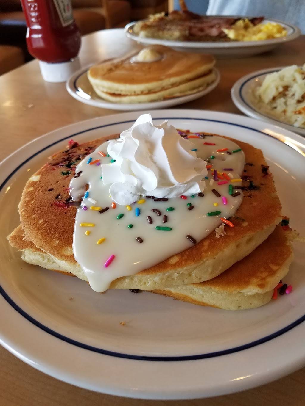 IHOP | bakery | 4383 Venture Dr, Peru, IL 61354, USA | 8152208772 OR +1 815-220-8772