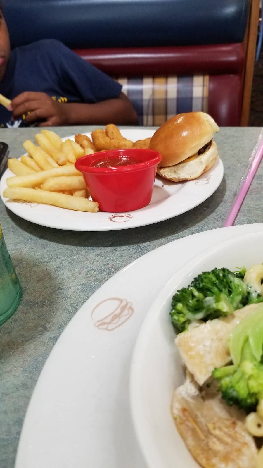 Friendlys | restaurant | 1243 Broad St, Bloomfield, NJ 07003, USA | 9733388669 OR +1 973-338-8669