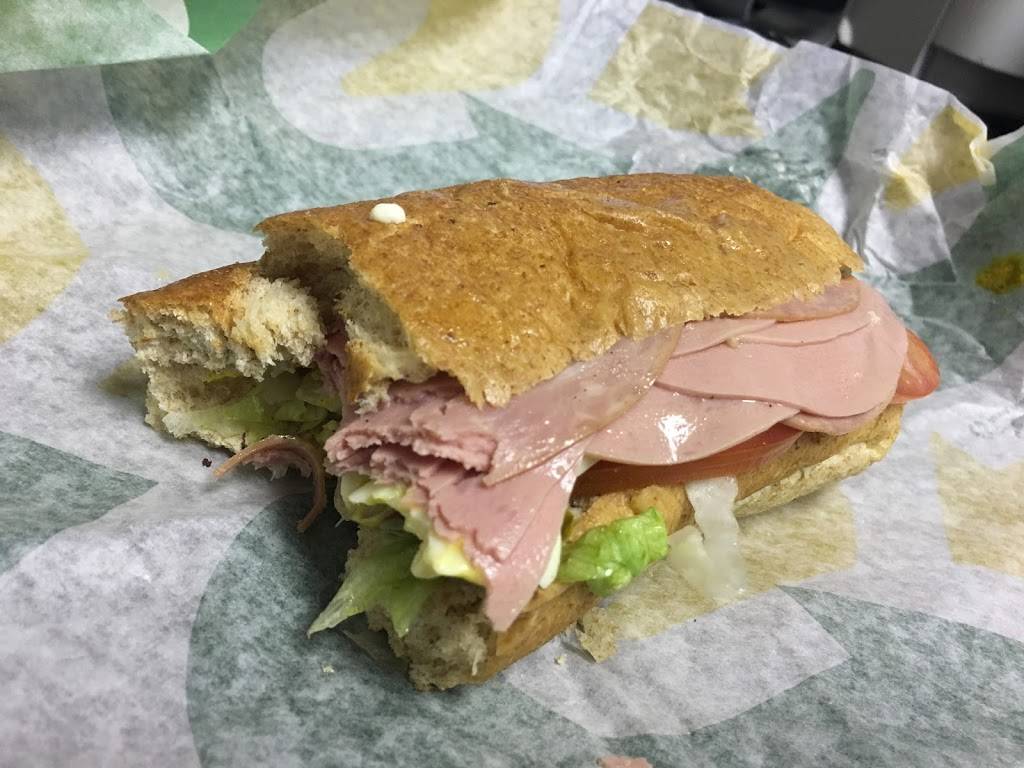 Subway Restaurants | restaurant | 9103 De Soto Ave, Chatsworth, CA 91311, USA | 8187739495 OR +1 818-773-9495