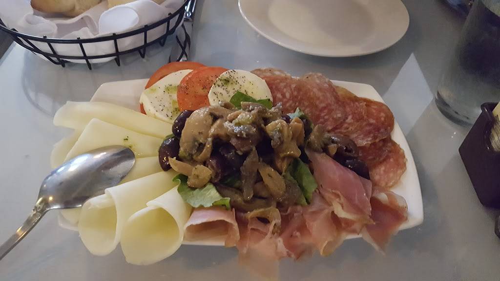 Villa Napoli Restaurant | restaurant | 1102 Geer Rd, Turlock, CA 95380, USA | 2096671800 OR +1 209-667-1800