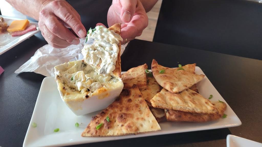 Knosh Eatery and Pub | restaurant | 437 E Mill St, Plymouth, WI 53073, USA | 2626614639 OR +1 262-661-4639