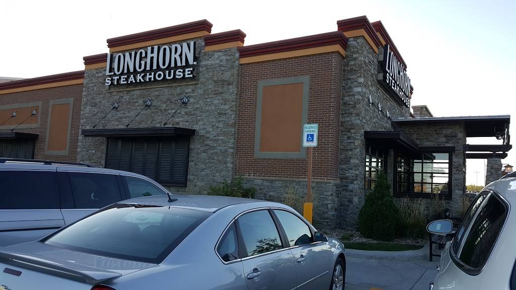 LongHorn Steakhouse | meal takeaway | 2671 James St, Coralville, IA 52241, USA | 3193382011 OR +1 319-338-2011