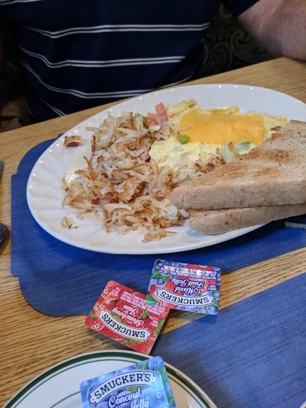 The Tavern at Hotel Millersburg | restaurant | 35 W Jackson St, Millersburg, OH 44654, USA | 3306741457 OR +1 330-674-1457