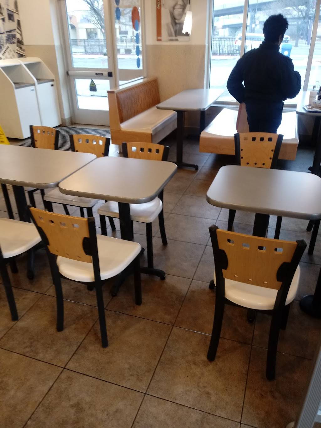 White Castle | restaurant | 1550 E 79th St, Chicago, IL 60619, USA | 7737682453 OR +1 773-768-2453