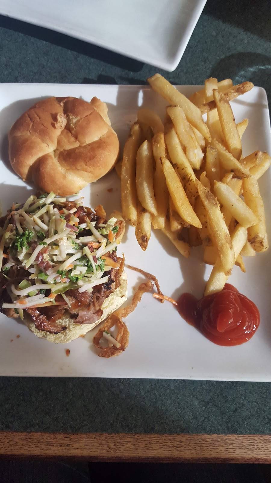 The Greene Turtle Sports Bar & Grille | restaurant | 1740 Hempstead Turnpike, East Meadow, NY 11554, USA | 5162807251 OR +1 516-280-7251