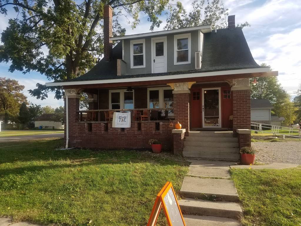 The Wooden Tie Cafe | restaurant | 206 IL-143, Pierron, IL 62273, USA | 6189731385 OR +1 618-973-1385