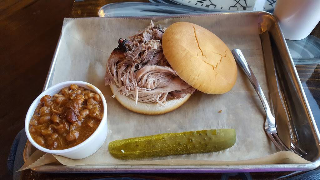 Old Town Smokehouse | restaurant | 2 E Main St, Wentzville, MO 63385, USA | 6368560193 OR +1 636-856-0193