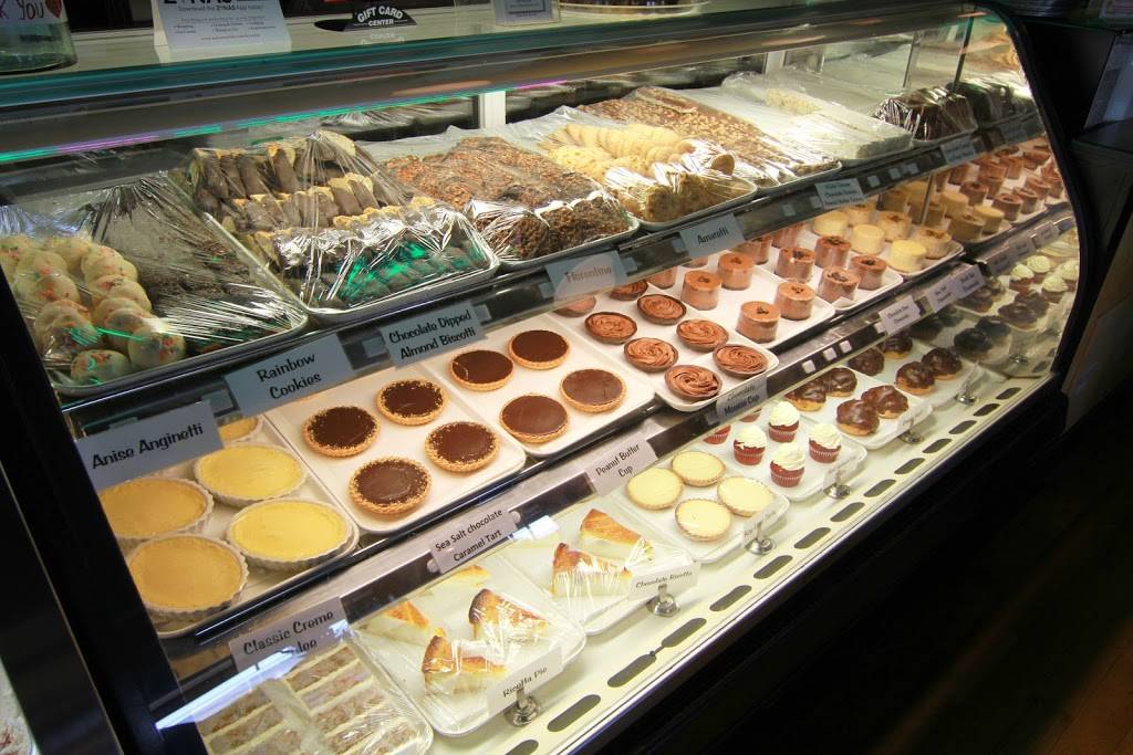 Colombos Cafe & Pastries | bakery | 544 Main St, Hyannis, MA 02601, USA | 5087905700 OR +1 508-790-5700
