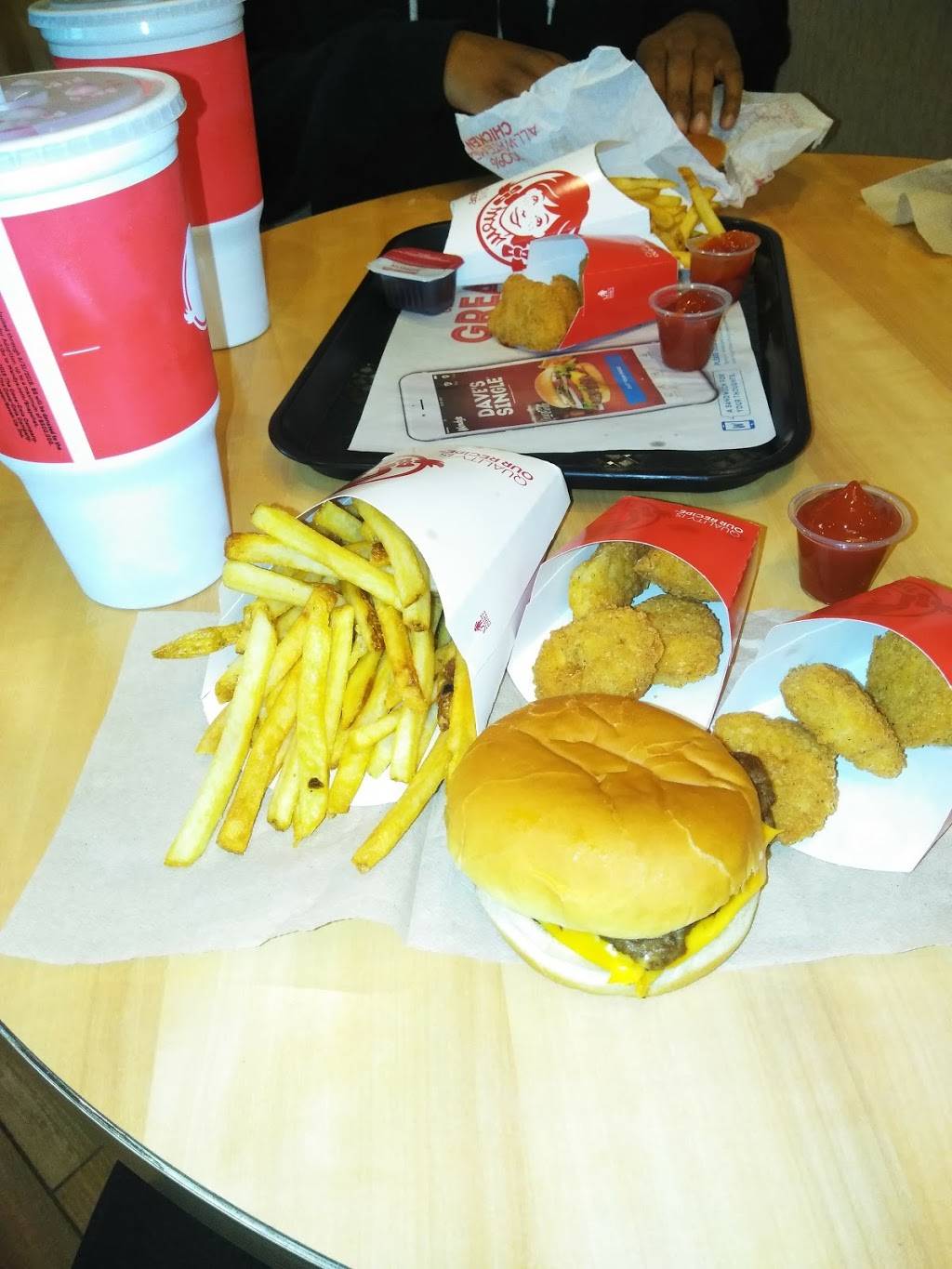 Wendys | restaurant | 168 E Main St, Islip, NY 11751, USA | 6312242790 OR +1 631-224-2790