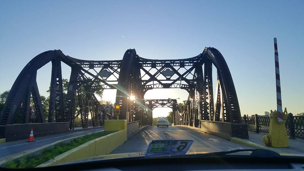 Clybourn Commons | shopping mall | 2000 N Clybourn Ave, Chicago, IL 60614, USA | 6306452800 OR +1 630-645-2800