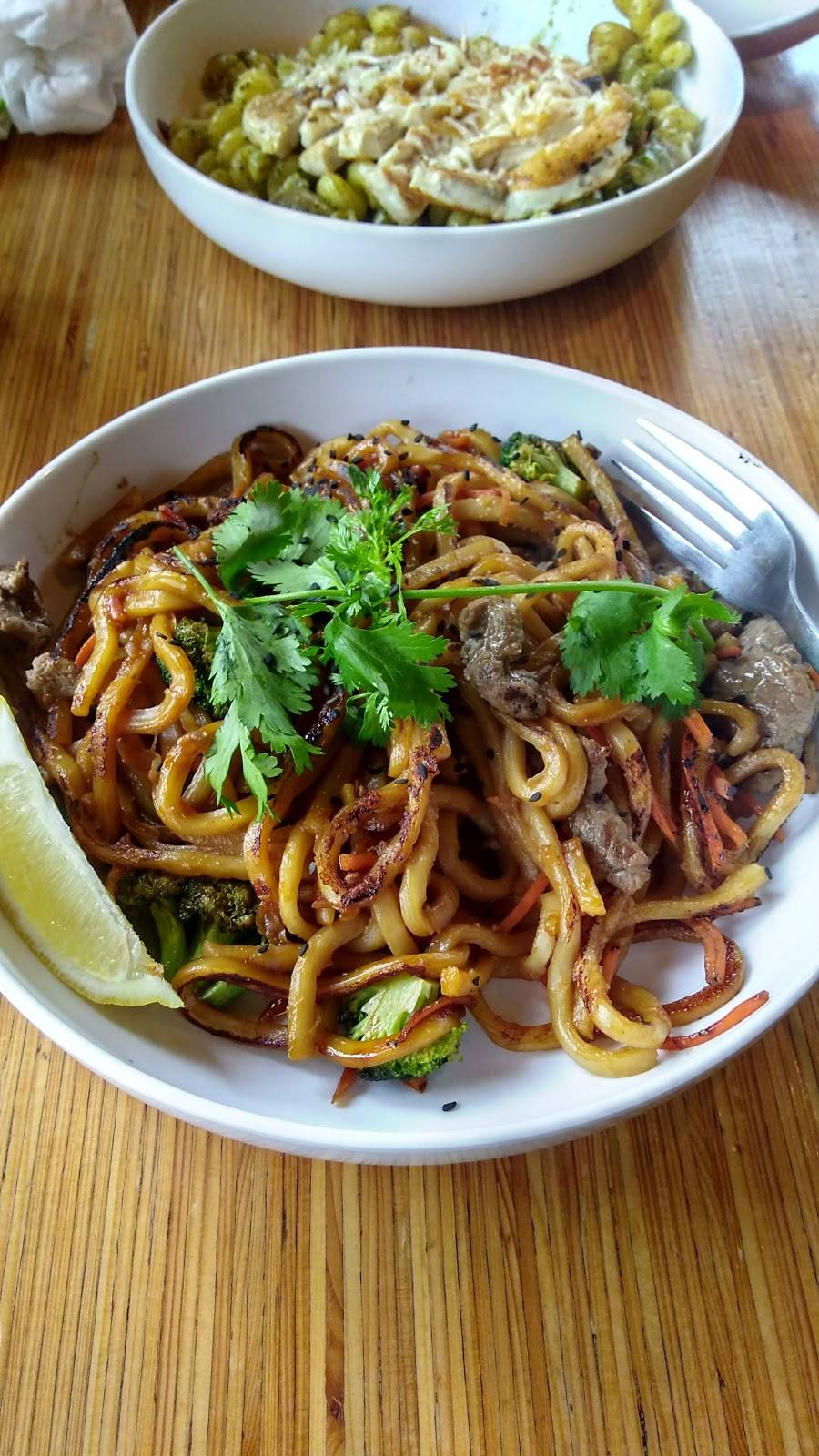 Noodles and Company | restaurant | 3121 North Oakland Ave, E Kenwood Blvd, Milwaukee, WI 53211, USA | 4149629100 OR +1 414-962-9100