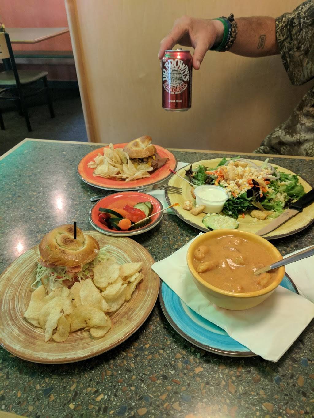 Isaacs Restaurant - Greenfield | restaurant | 565 Greenfield Rd, Lancaster, PA 17601, USA | 7173936067 OR +1 717-393-6067