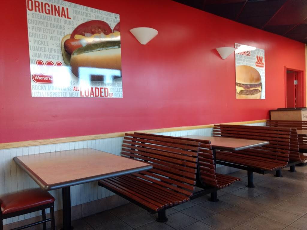 Wienerschnitzel | restaurant | 4394 University Pkwy, San Bernardino, CA 92407, USA | 9094737944 OR +1 909-473-7944