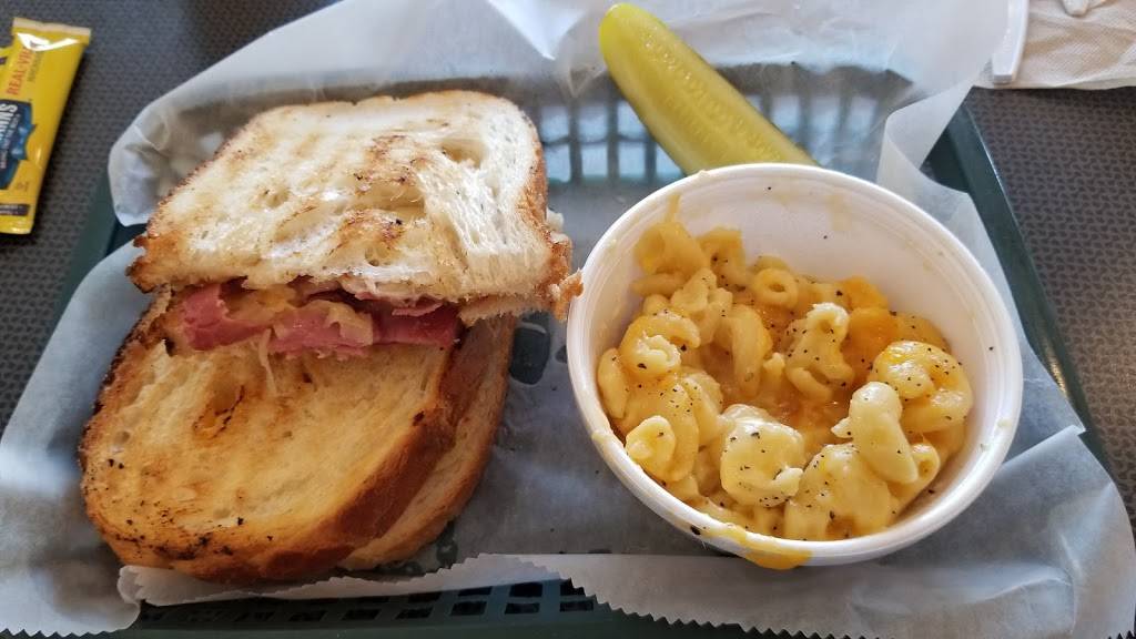 Red Pepper Deli | restaurant | 6401 Claymont Crse # 4, Crestwood, KY 40014, USA | 5022418280 OR +1 502-241-8280