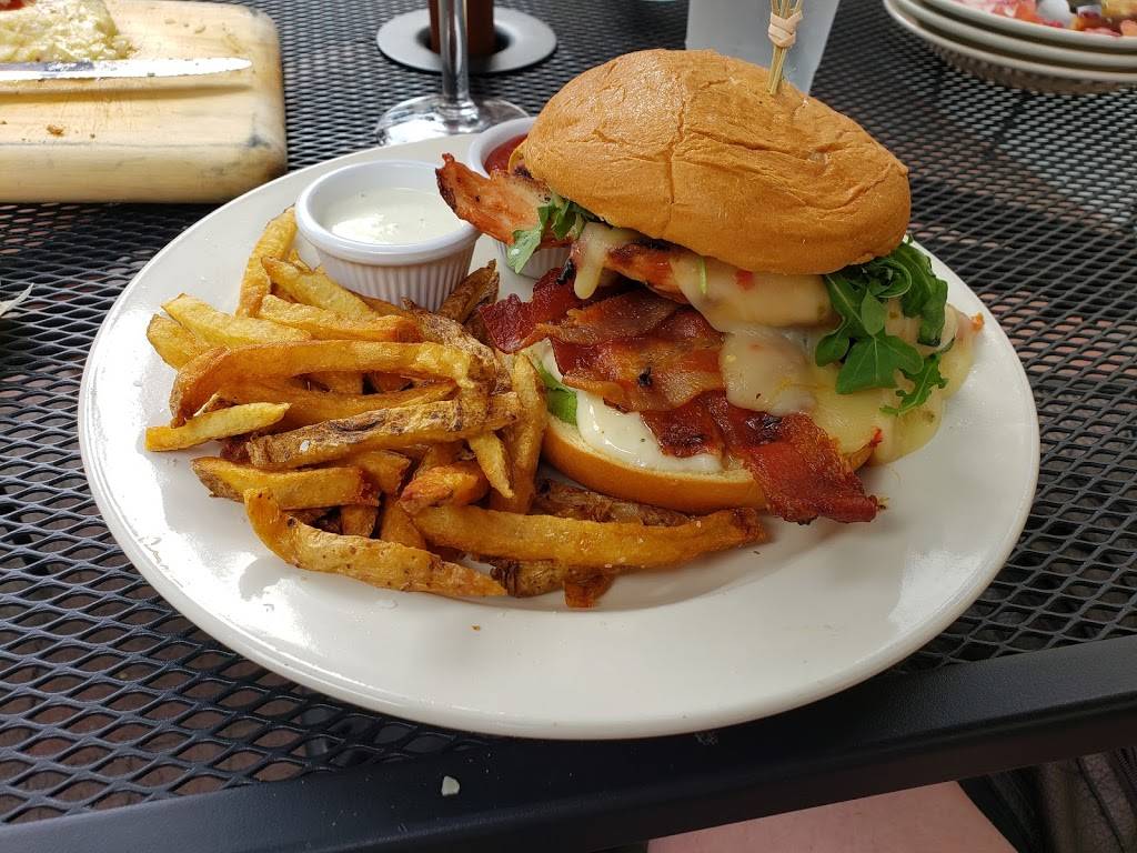 King George II Inn | restaurant | 102 Radcliffe St, Bristol, PA 19007, USA | 2157885536 OR +1 215-788-5536