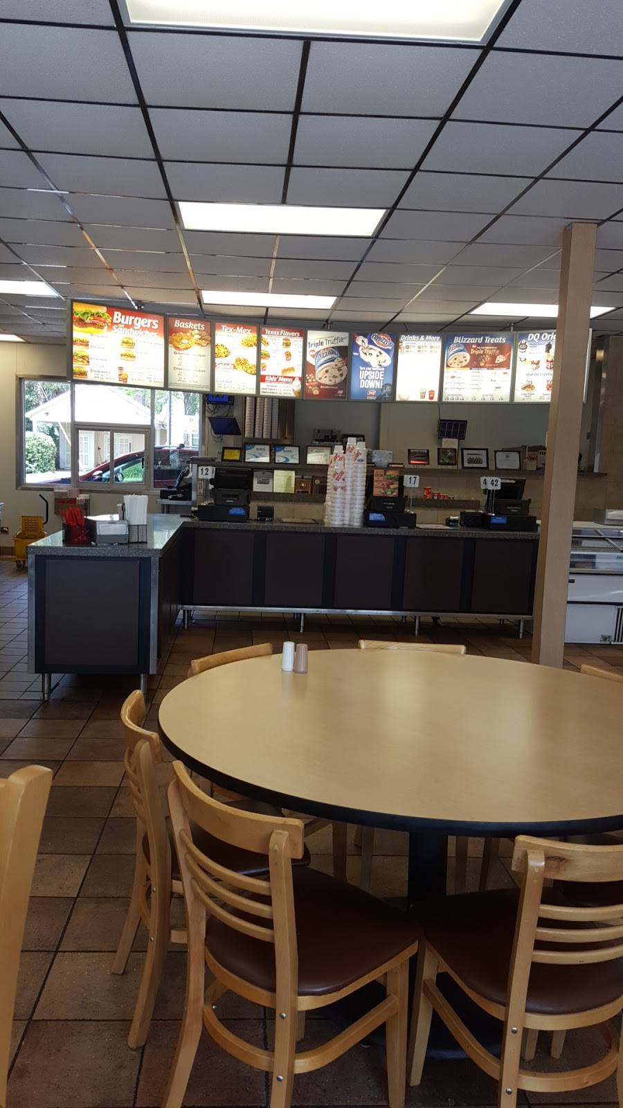 Dairy Queen Store | restaurant | 207 N Moody St, Victoria, TX 77901, USA | 3615782996 OR +1 361-578-2996