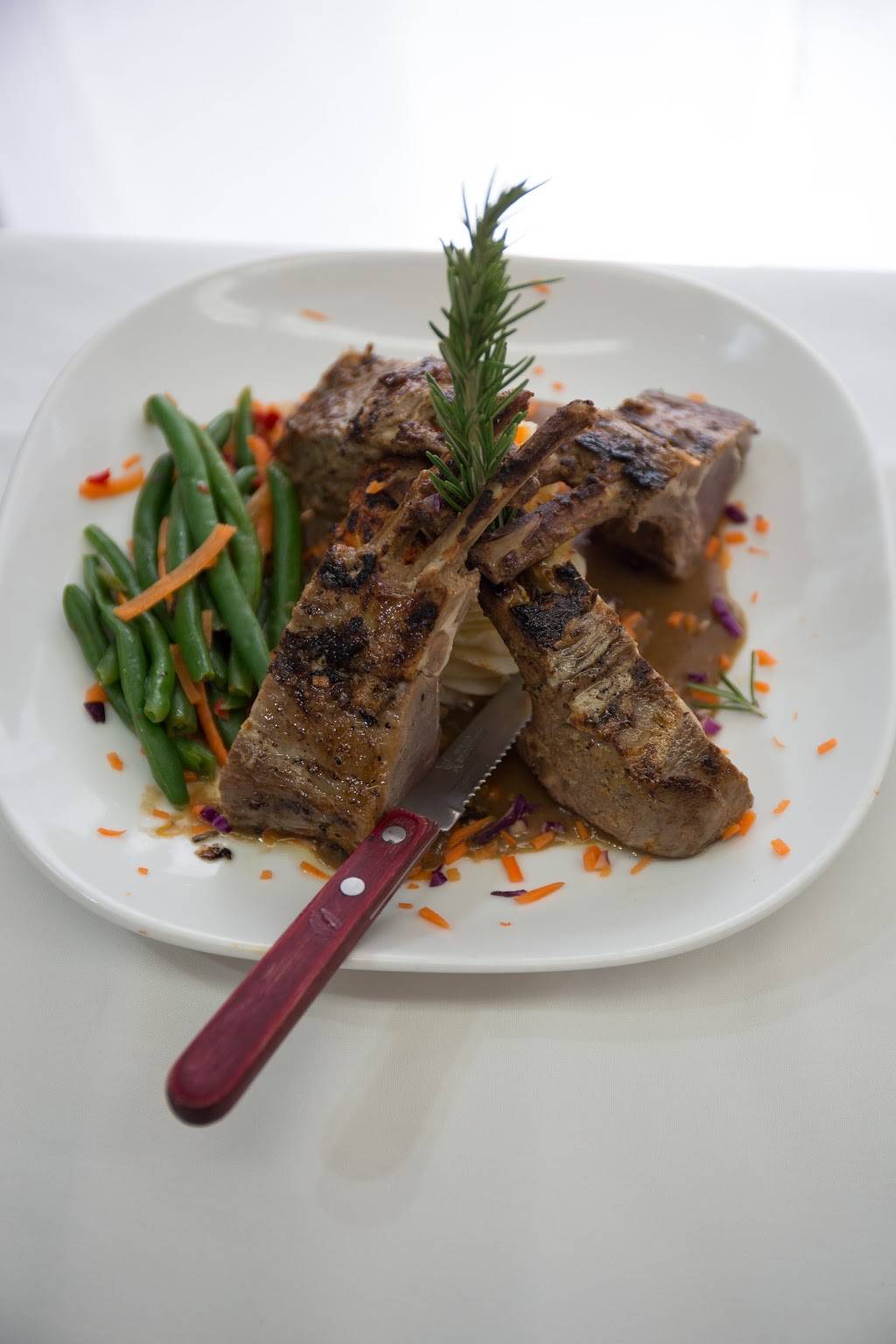 Chippewa Room | restaurant | 314 N Nicolet St, Mackinaw City, MI 49701, USA | 2314365744 OR +1 231-436-5744