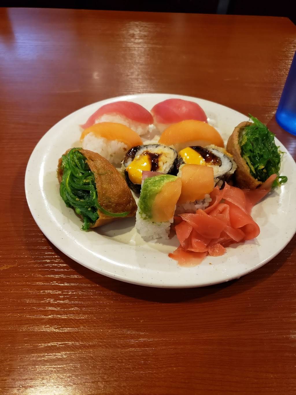 Hibachi Grill Sushi Buffet | restaurant | 5837 W Saginaw Hwy, Lansing, MI 48917, USA | 5178869999 OR +1 517-886-9999