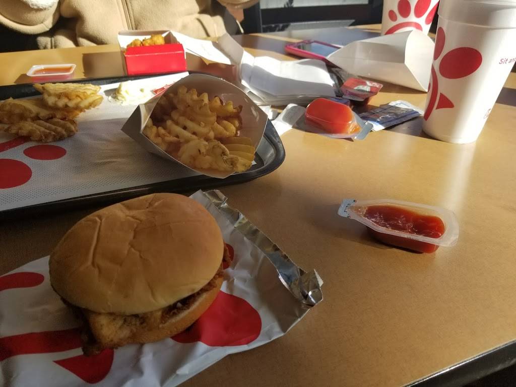 Chick-fil-A | restaurant | 4420 W Lake Mary Blvd, Lake Mary, FL 32746, USA | 4073338875 OR +1 407-333-8875