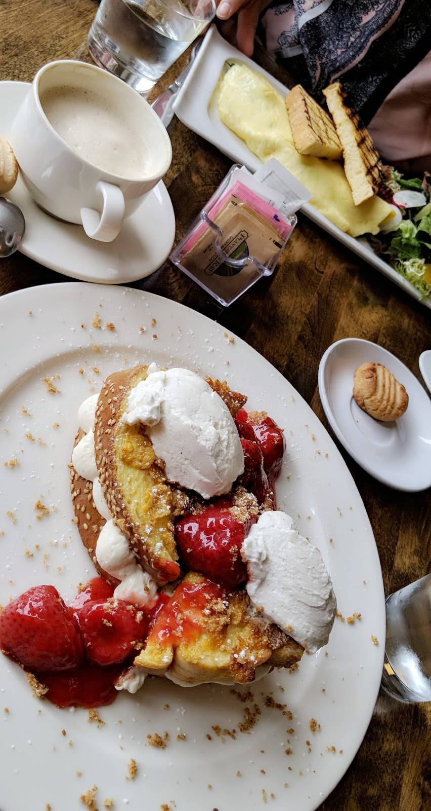 Aberdeen Tavern | restaurant | 432 Aberdeen Ave, Hamilton, ON L8P 2S4, Canada | 9055237707 OR +1 905-523-7707