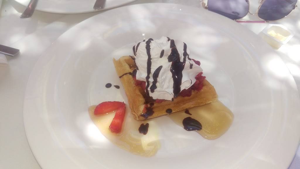 Green Parrot Villa | restaurant | 2035 N Main St, Santa Ana, CA 92706, USA | 7145691970 OR +1 714-569-1970